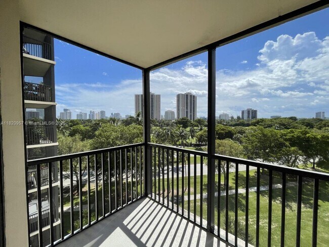 Building Photo - 3101 N Country Club Dr