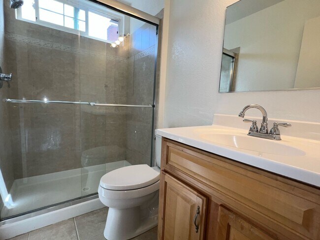 Building Photo - Bright Blossom Valley 3 Bedroom 2 Bath Single Family Home!