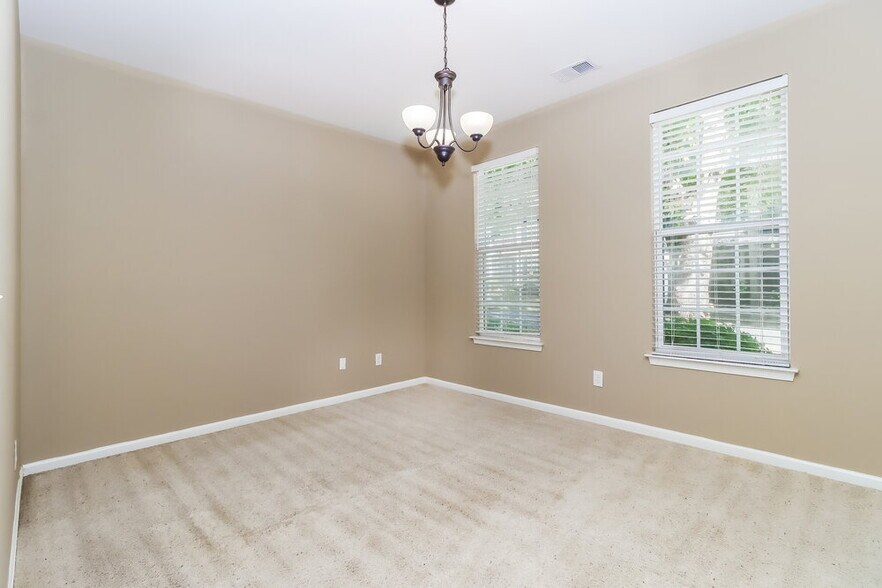 Building Photo - 10217 Meadow Crossing Ln