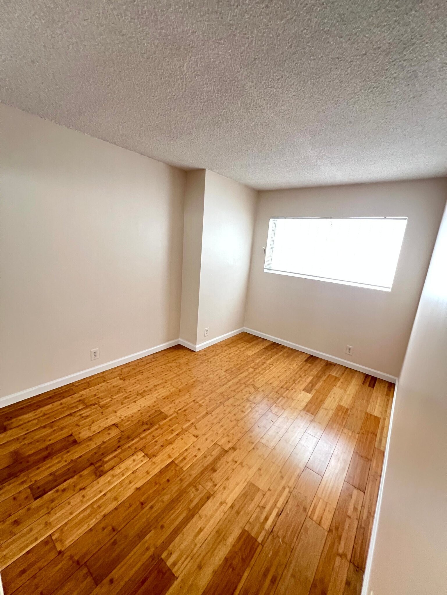 Building Photo - 1317 S Bundy Dr