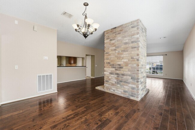 Building Photo - 17219 Kettle Creek Dr