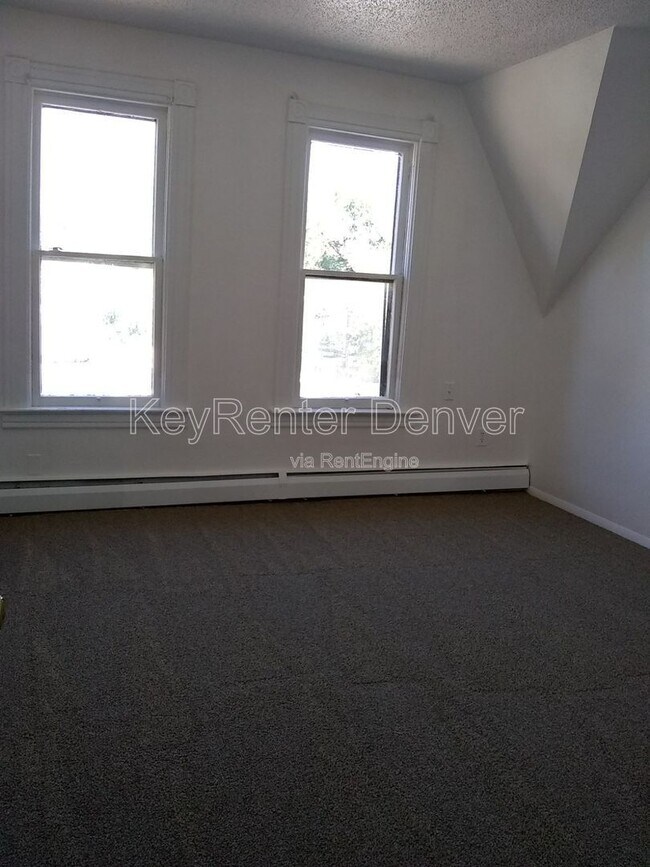 Building Photo - 1118 6th St