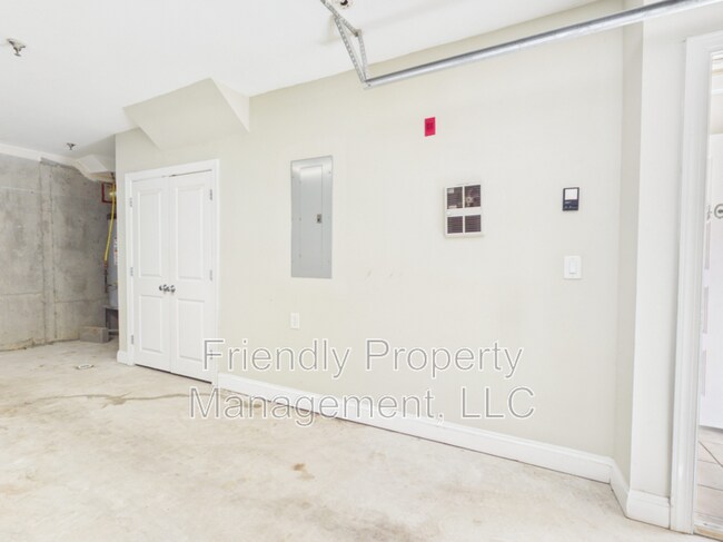 Building Photo - 400 W Rosemary St