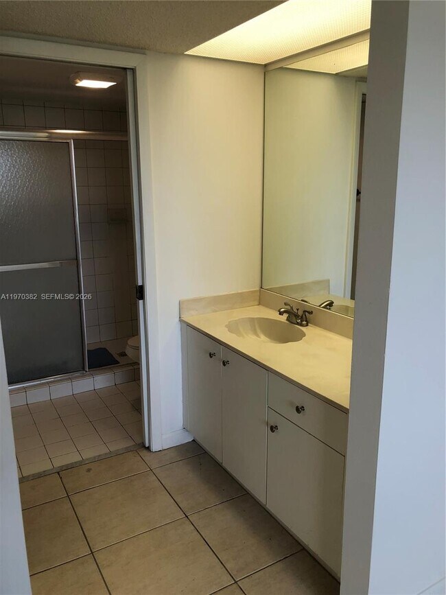 Building Photo - 2268 SE 27th Dr