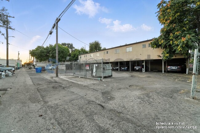 Building Photo - 132 W 18th St