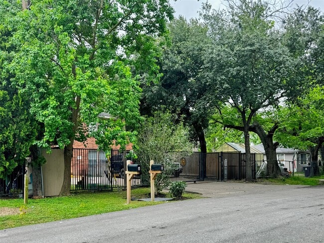 Building Photo - 2110 Turner Dr