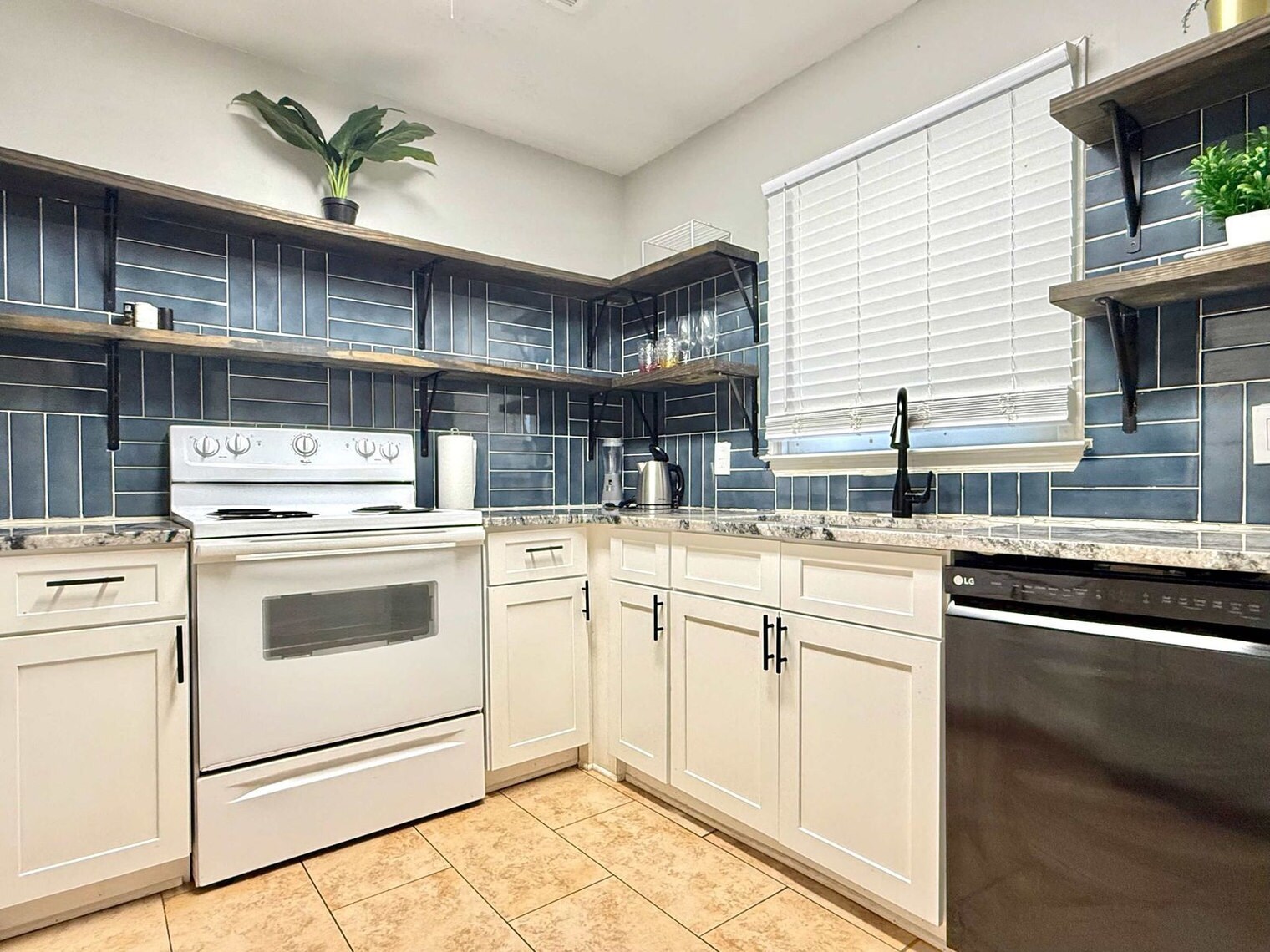 Building Photo - 1275 Sweet Pine Dr