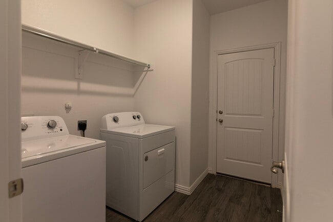 Building Photo - 1450 Waterview Dr