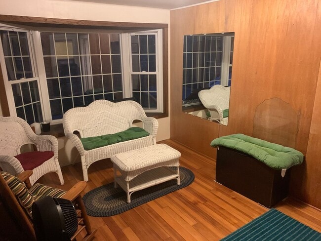 Building Photo - 3 Dion St