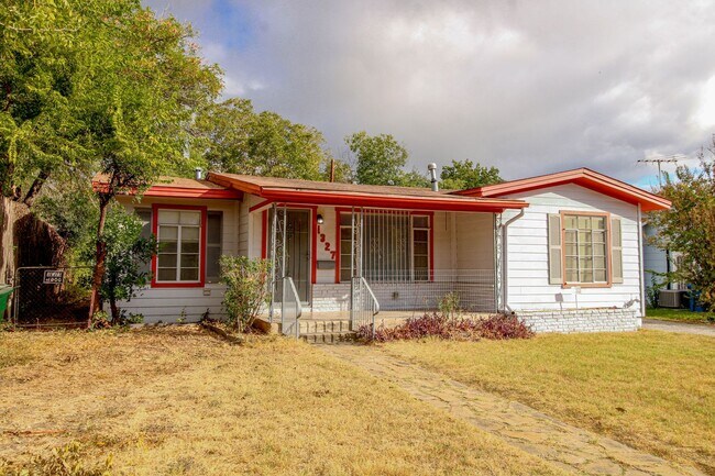 Building Photo - 1327 Vanderbilt St