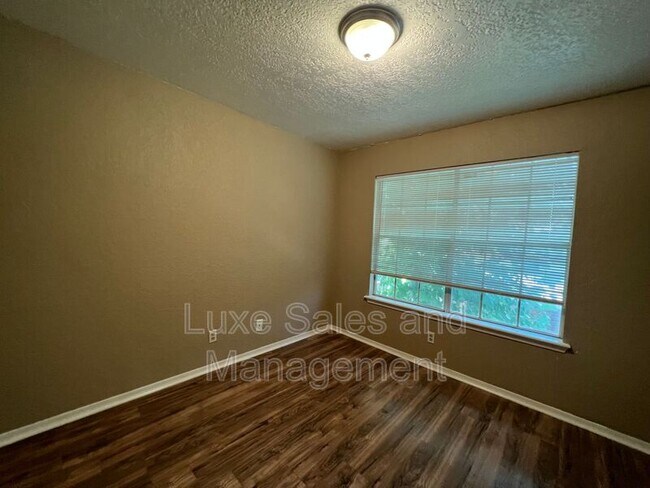 Building Photo - 3200 W Britton Rd