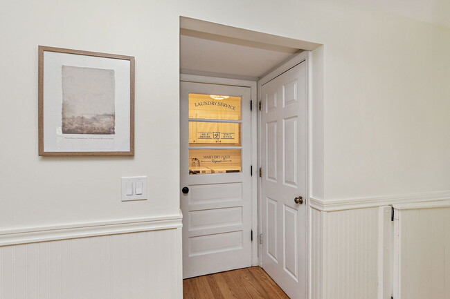 Building Photo - 1038 Waterford Cut