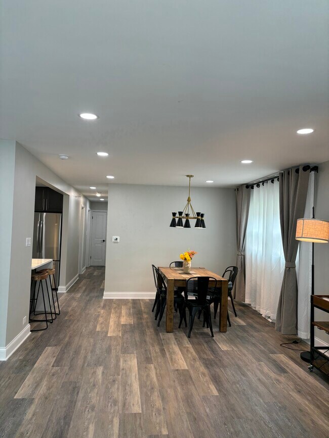 Open living concept - 506 Forest Ave