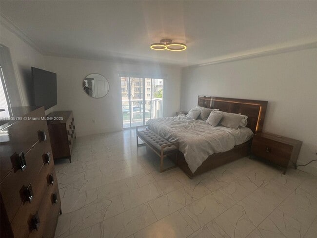 Building Photo - 3915 NE 168th St