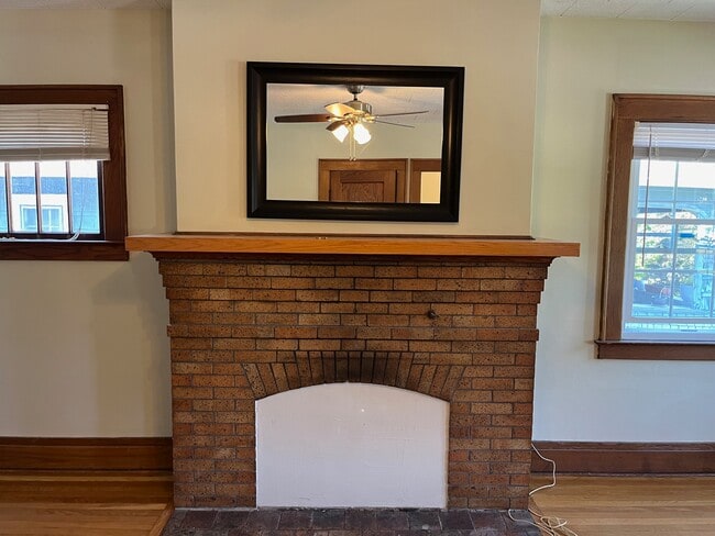 Building Photo - 258 Buckingham Ave