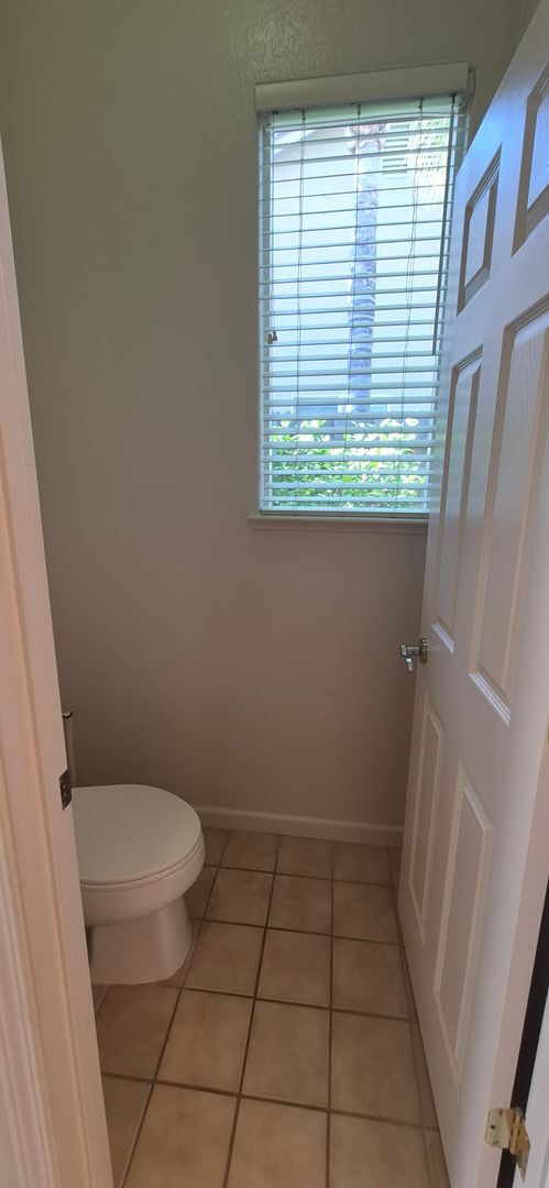 Building Photo - 1085 Crystal Springs Dr