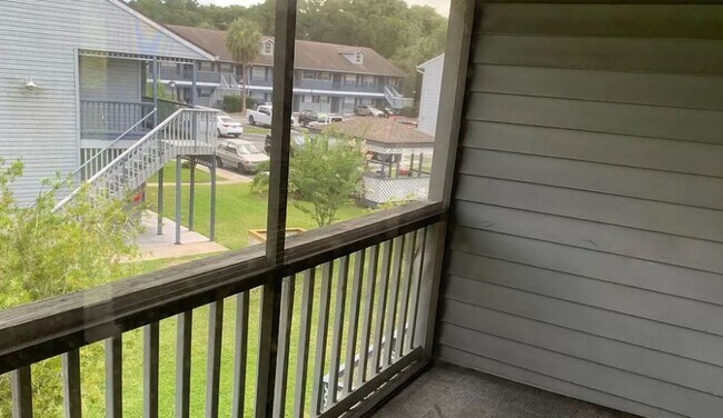 Building Photo - FREE 1ST MONTH RENT 1 Bed 1 Bath | Central Air | Community Pool | Section 8 Welcome