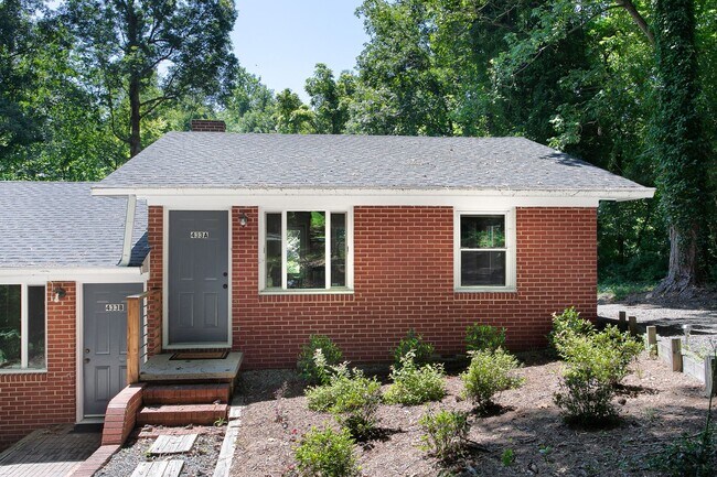 Building Photo - 433 Northside Dr