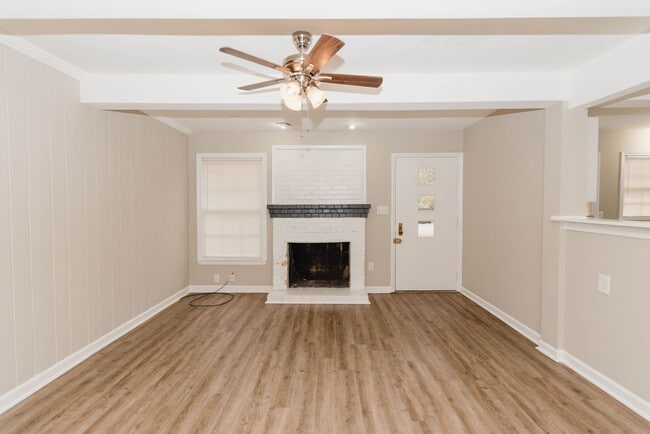 Building Photo - 2780 Hall Dr SE