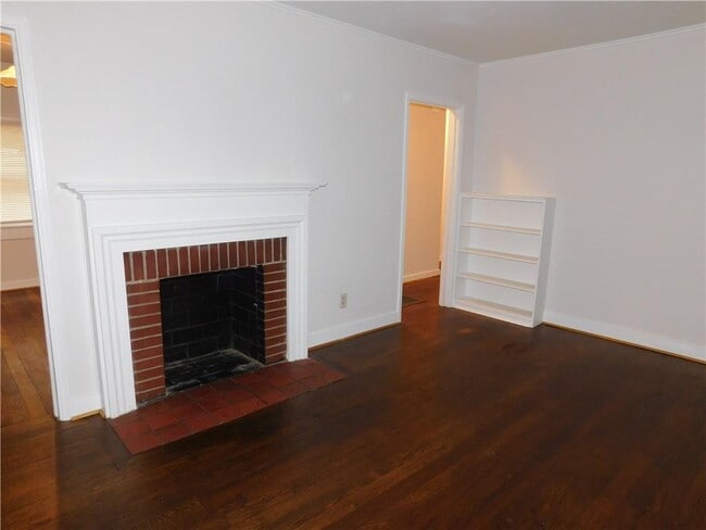 Building Photo - 219 Parkview Dr SE