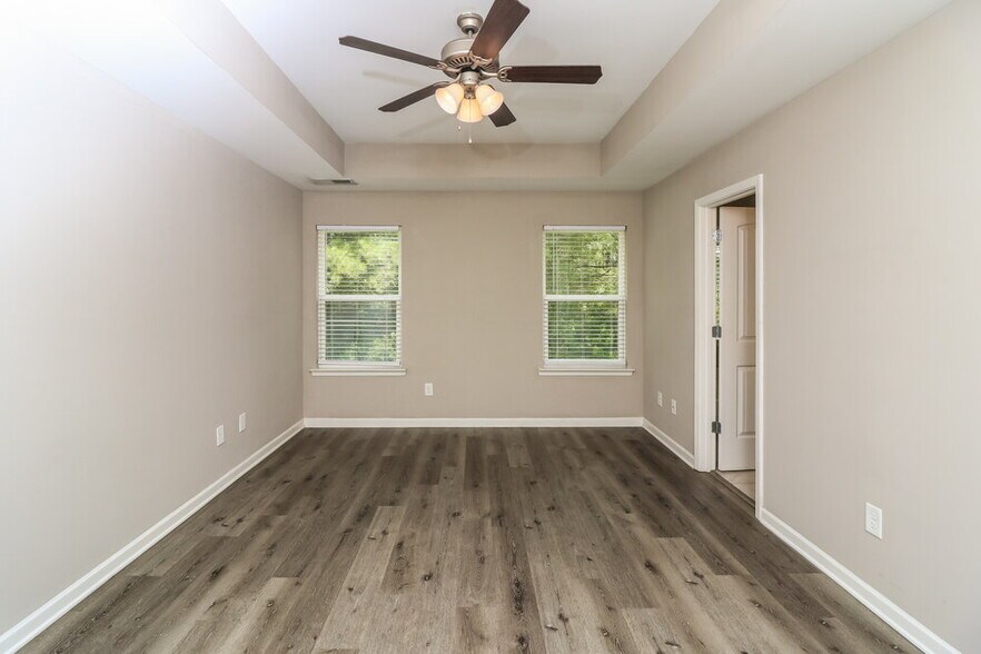 Building Photo - 646 Fieldcrest Dr