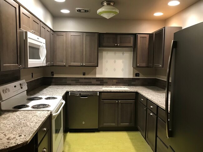 kitchen - 703 SE 70th Ave