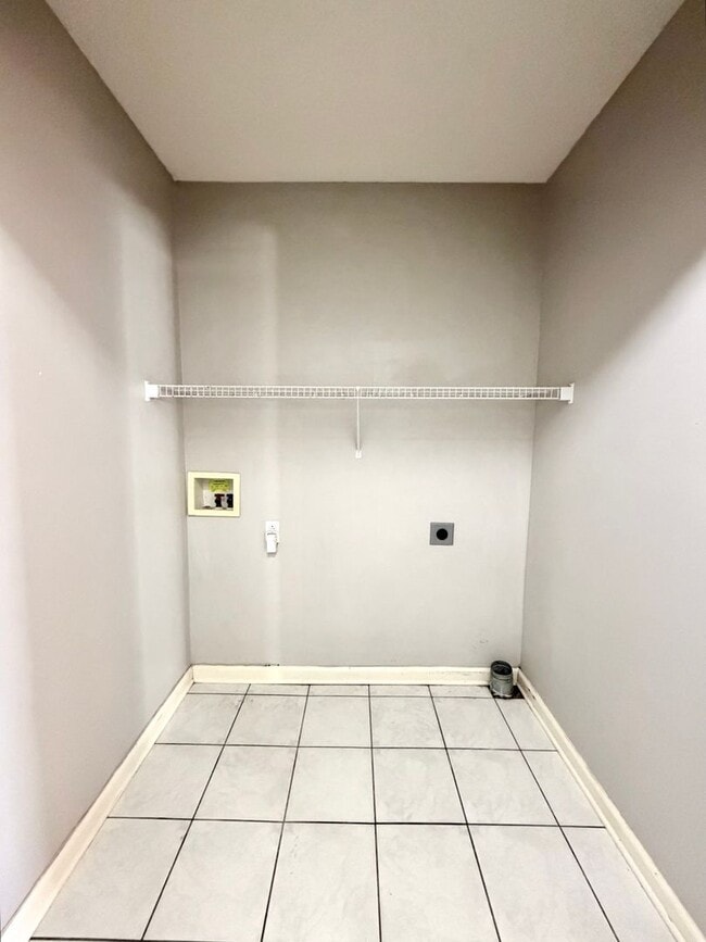 Building Photo - 1636 Cedar Springs Cir