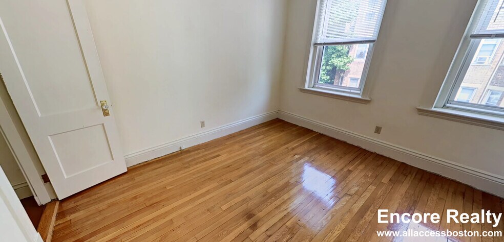 Building Photo - 107 Queensberry St