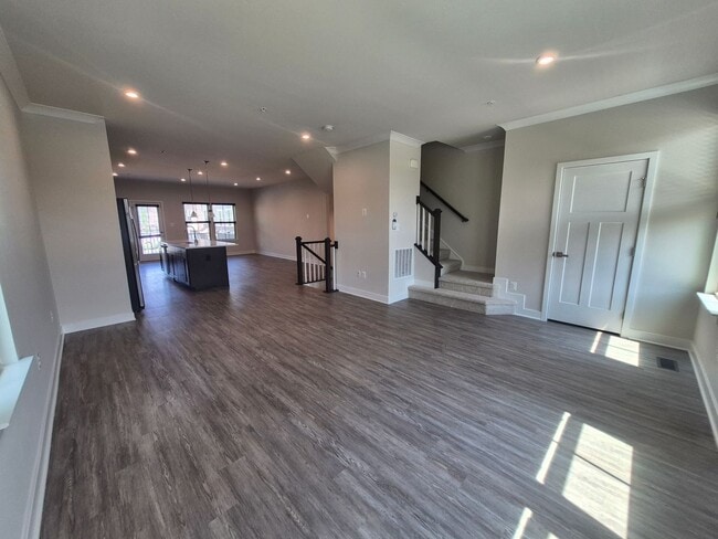 Building Photo - BEAUTIFUL END UNIT TOWNHOME IN NEW MARKET