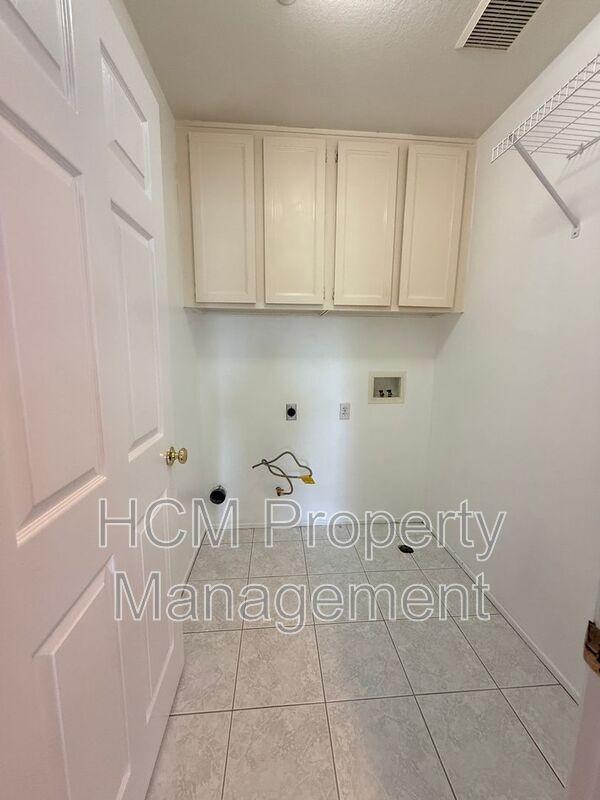 Building Photo - 651 N Jensen Pl