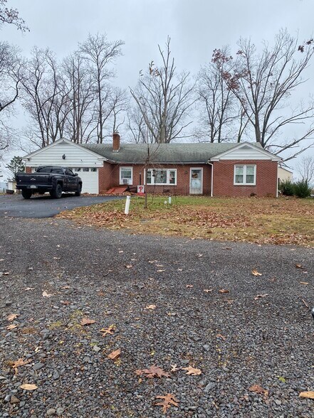 Primary Photo - 237 Morwood Rd