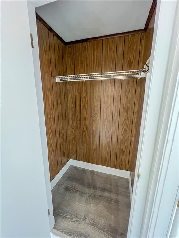 Building Photo - 37 Old Oak Ave