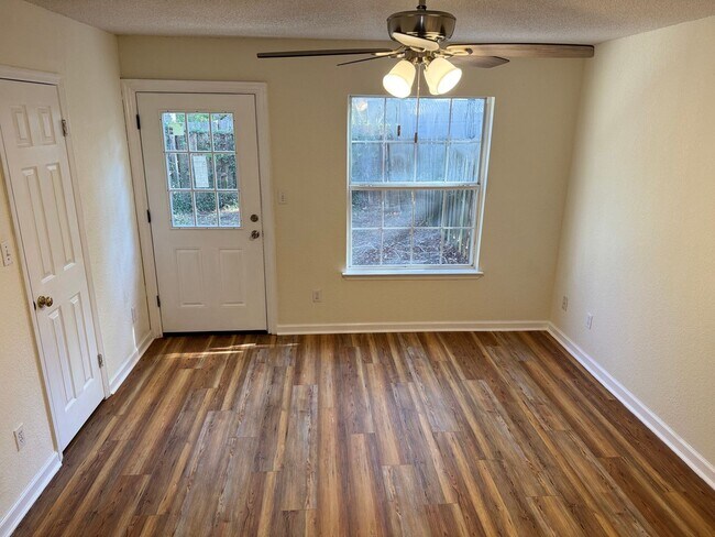 Building Photo - 2511 Golden Park Ln