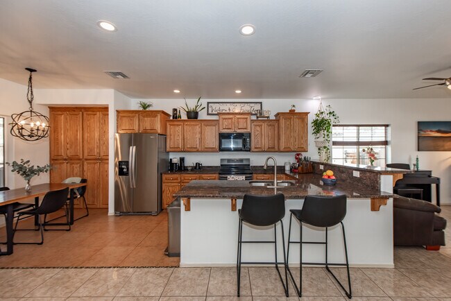 Building Photo - 4540 Jojoba Ave