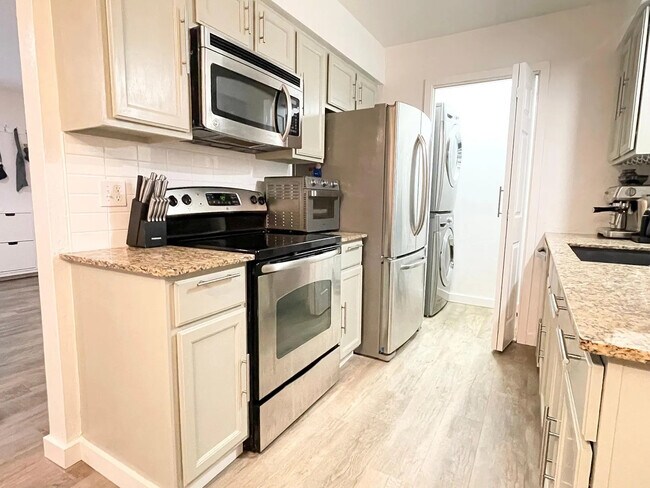 Building Photo - 4400 Hemingway Dr