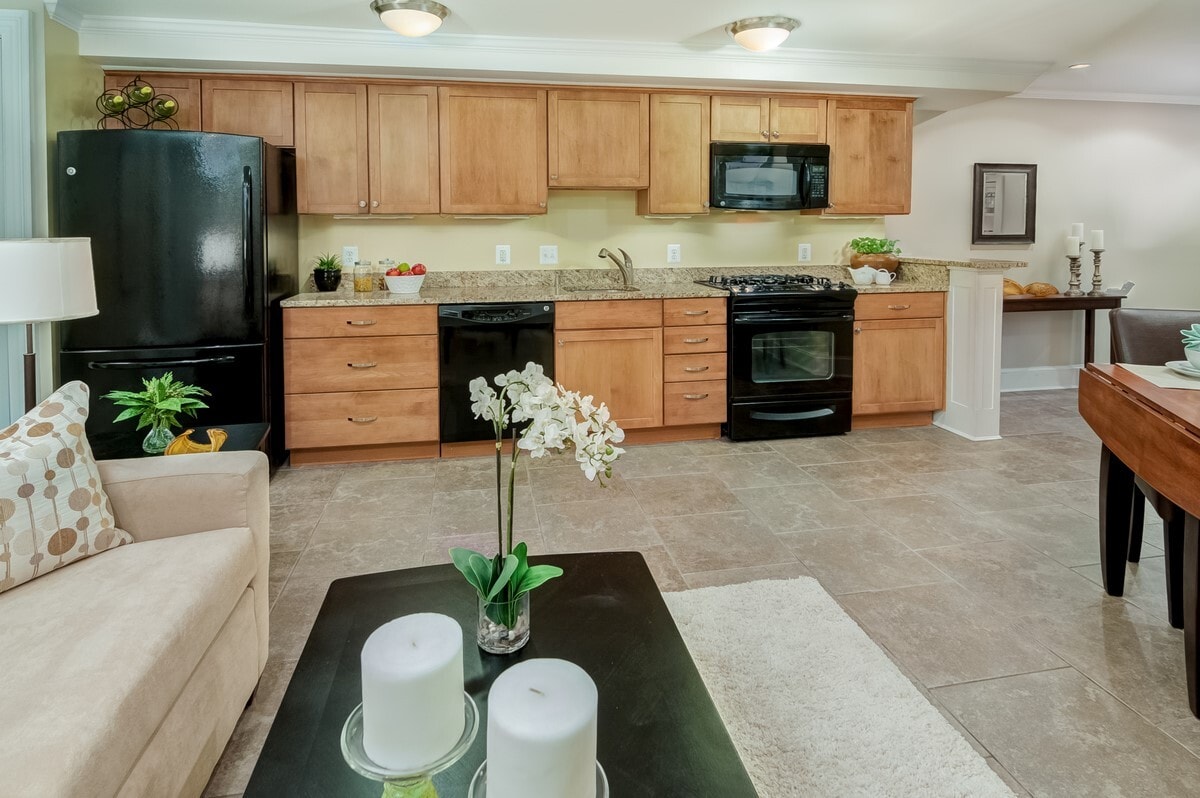 Building Photo - 513 7th St SE