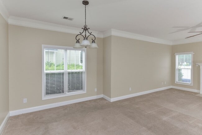 Building Photo - 2 Bedroom, 2.5 Bath in Hampton Forest- Mov...