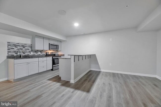 Building Photo - 8008 Hubble Dr