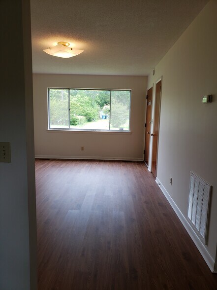 Building Photo - 322 Vista Dr