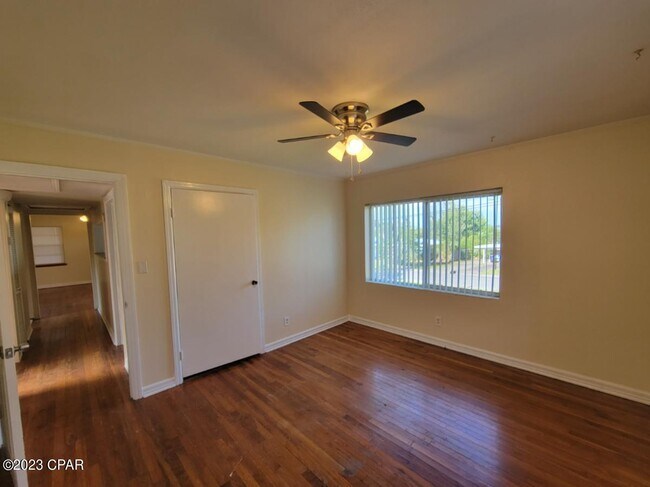 Building Photo - 209 Harris Ave
