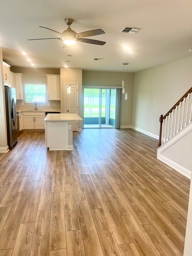 Building Photo - 14105 Sterely Ct S