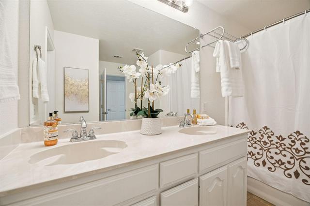 Building Photo - 12145 Walden Wood Dr