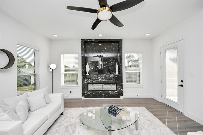 Building Photo - 3604 Runnels St