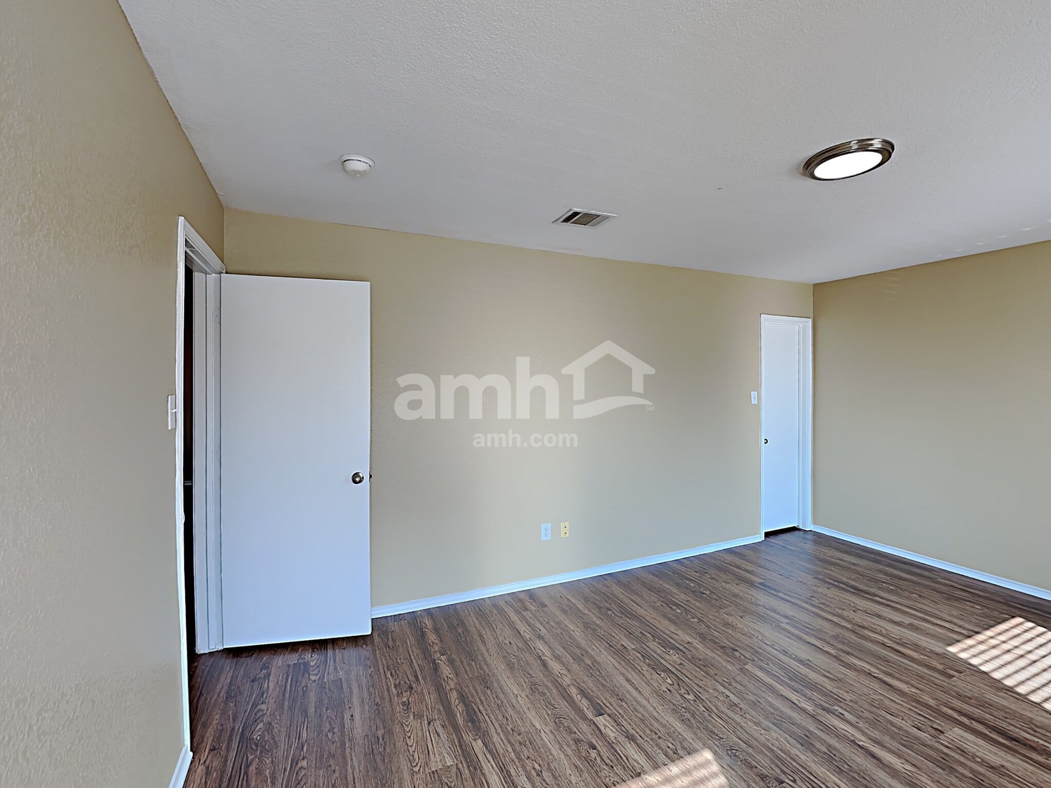 Building Photo - 8505 Hawkview Dr
