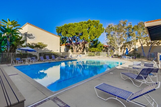 Building Photo - 453 S Sierra Ave