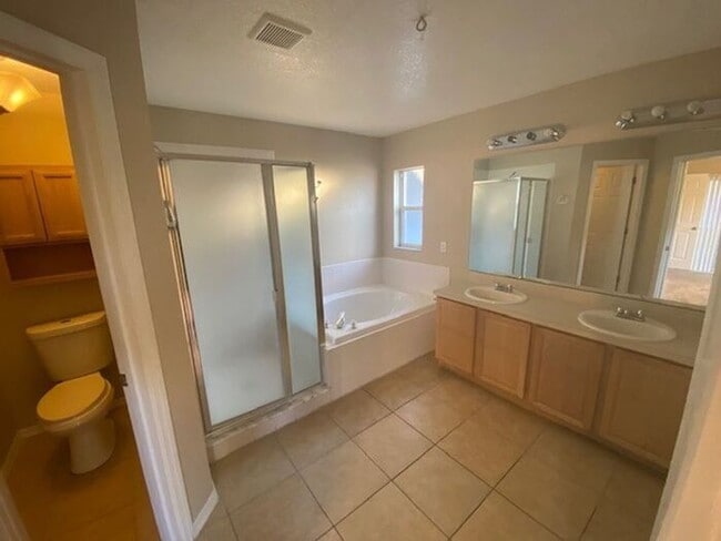 Building Photo - Magnolia Oaks Ridge in Apopka