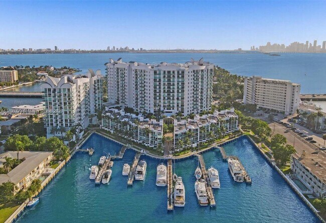 Building Photo - 7900 Harbor Island Dr