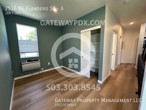 Building Photo - 2516 NE Flanders St