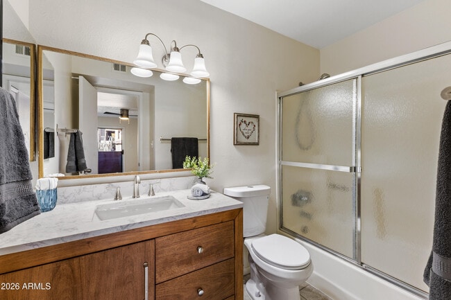 Building Photo - 540 N May