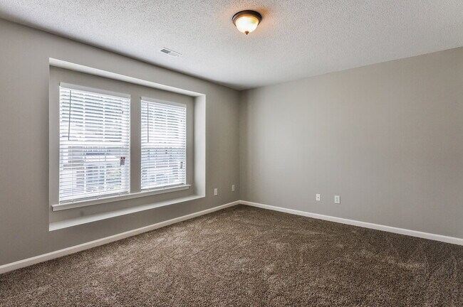 Building Photo - 7211 Great Laurel Dr